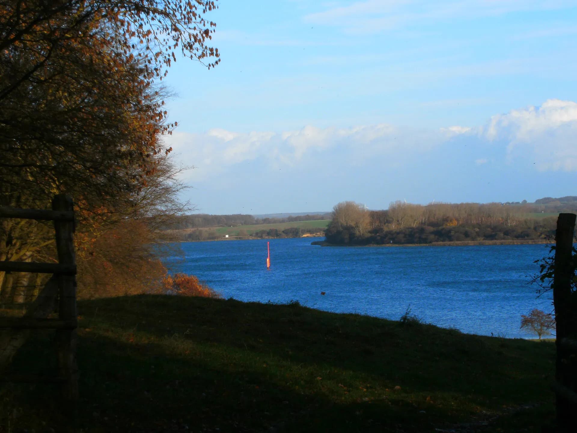 Blick vom Dummersdorfer Ufer auf die Trave bei Lübeck-Kücknitz