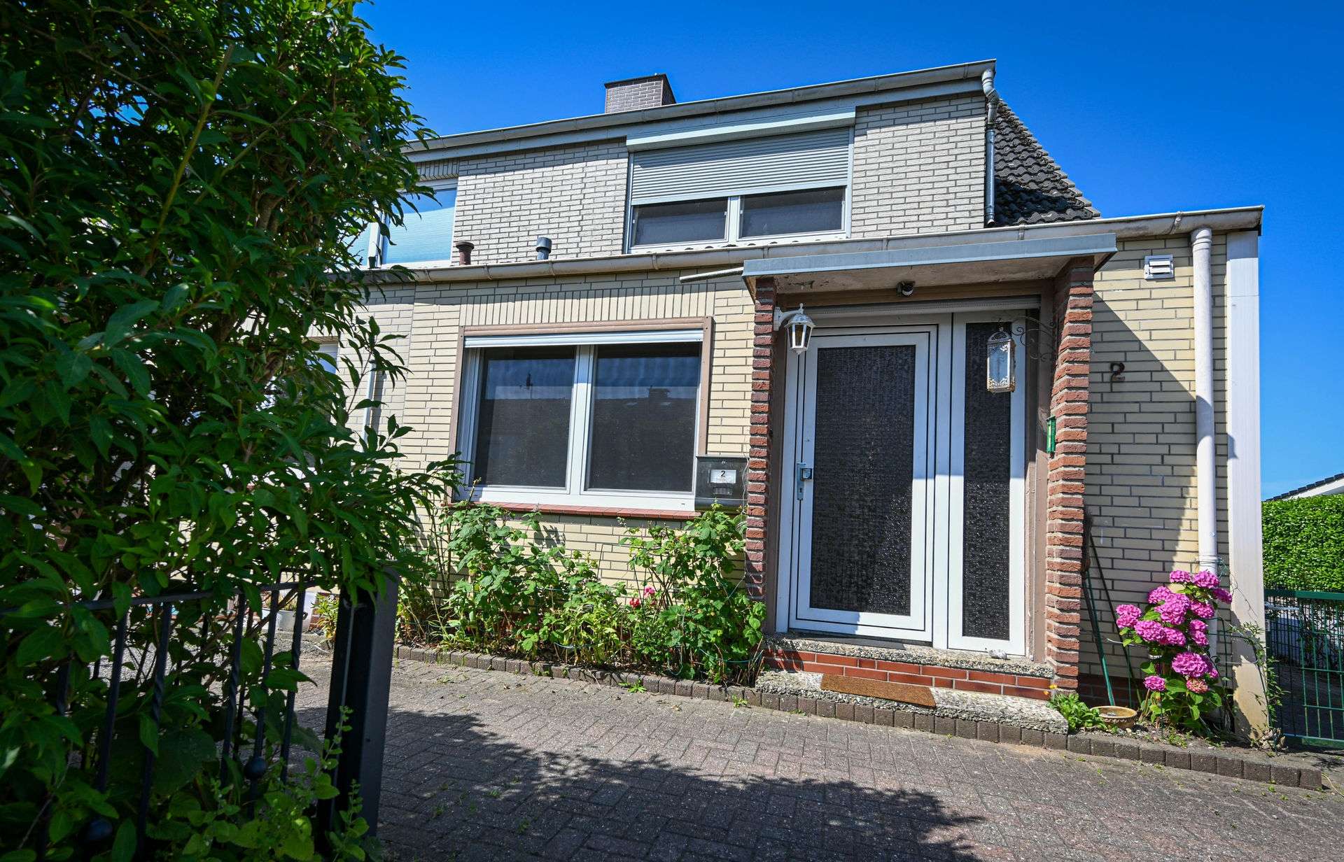Reihenendhaus auf Eigenland mit Potenzial in begehrter Teutendorfer Siedlung - Bild